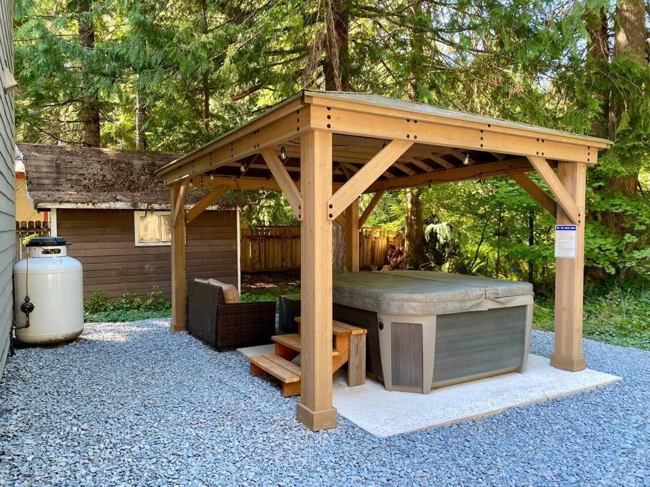 New Modern Cabin! 5Mi To Mt Rainier National Park! Hot Tub & Wifi Ashford Ngoại thất bức ảnh