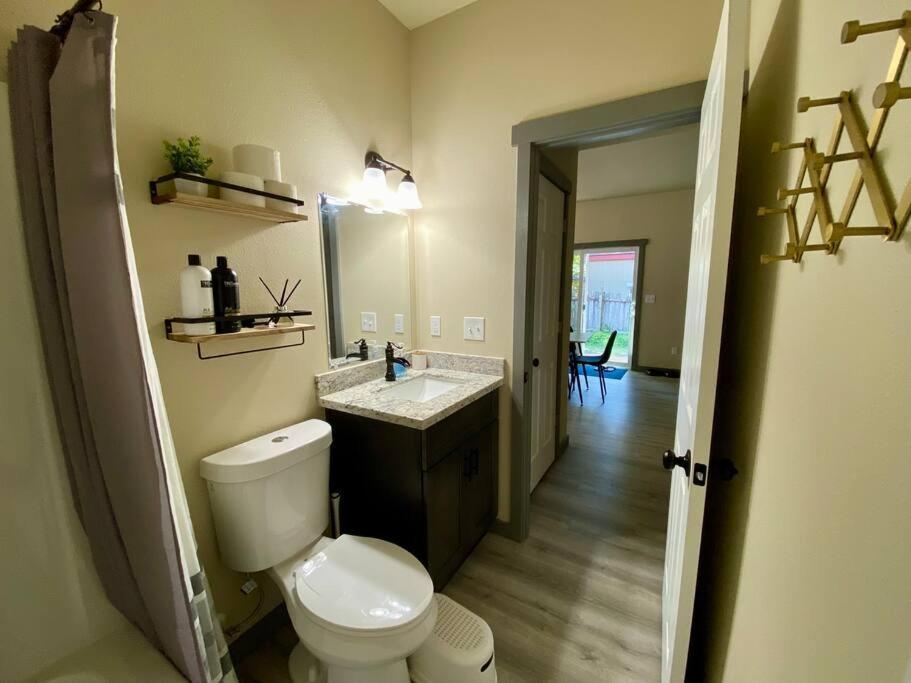 New Modern Cabin! 5Mi To Mt Rainier National Park! Hot Tub & Wifi Ashford Ngoại thất bức ảnh